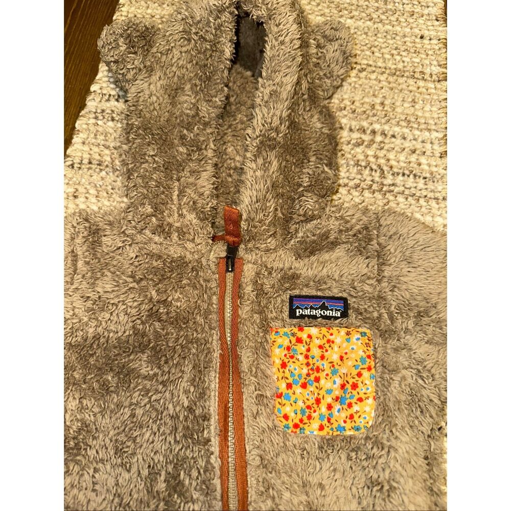 Patagonia Baby Furry Friends Furry Bunting Lichen tan 0-3 months Unisex - Picture 2 of 6